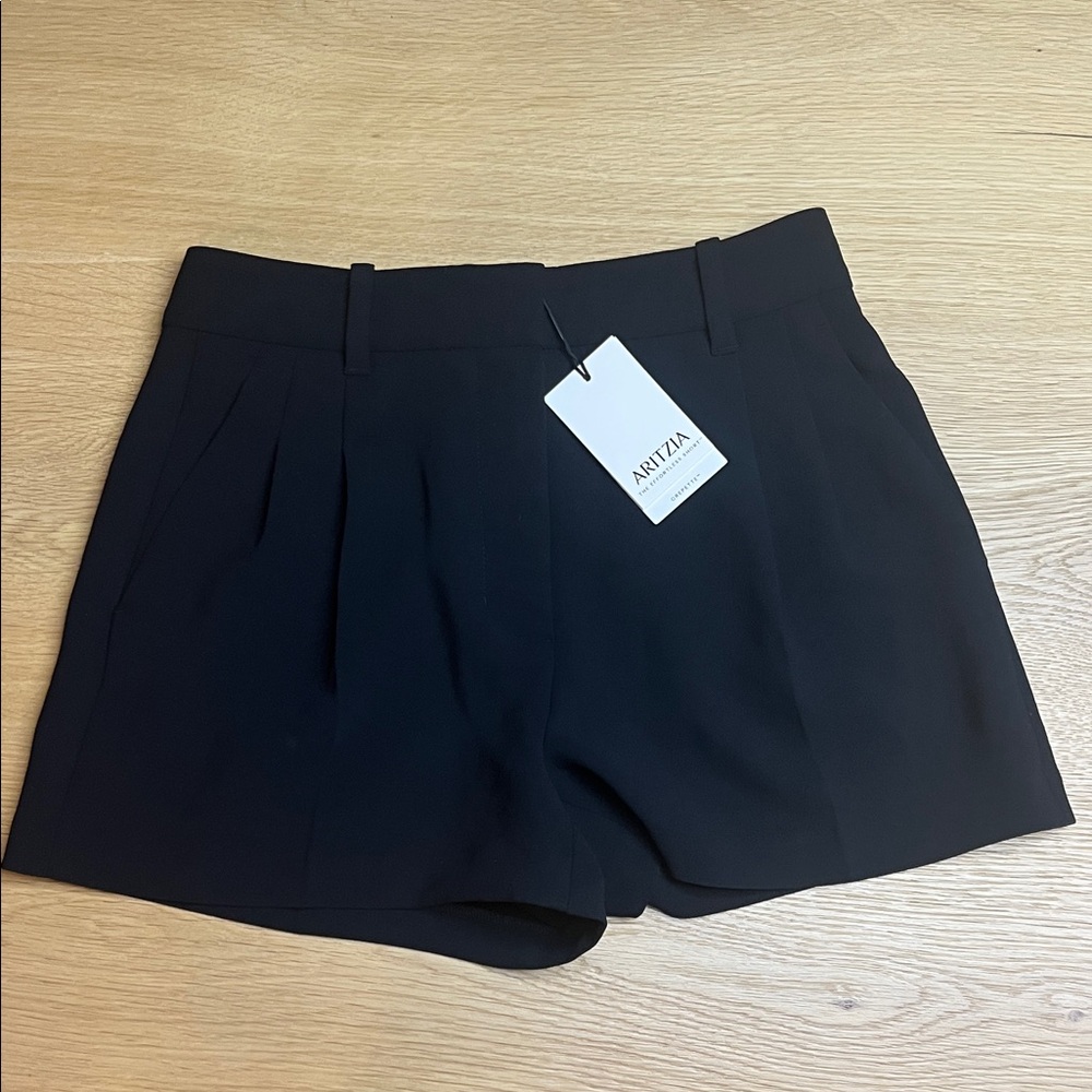 Aritzia Effortless Short High Rise Mini Black Women’s Shorts